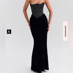 PERSEPHONE


BLACK VELVET STRAPLESS CORSET MAXI DRESS